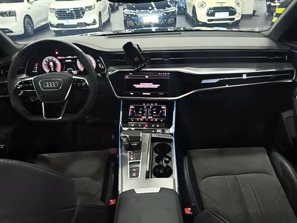 صورة 10 - Audi A6L