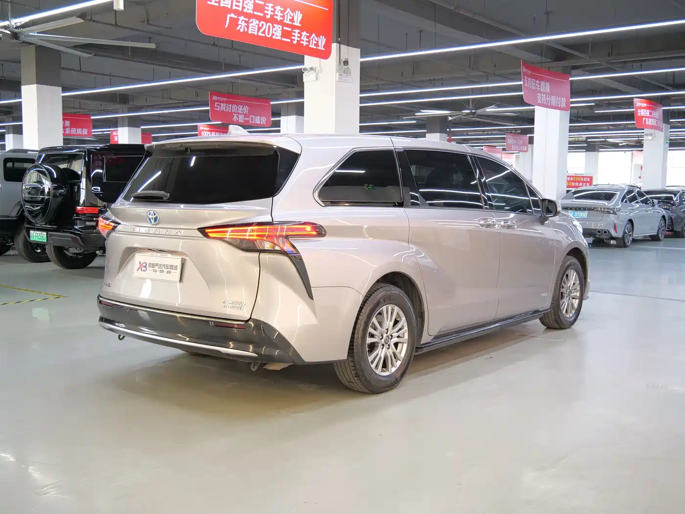 Toyota Sienna 2021 2.5L Hybrid Premium Edition фото 7