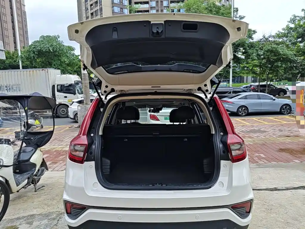 Фото 19 - Geely Emgrand X6