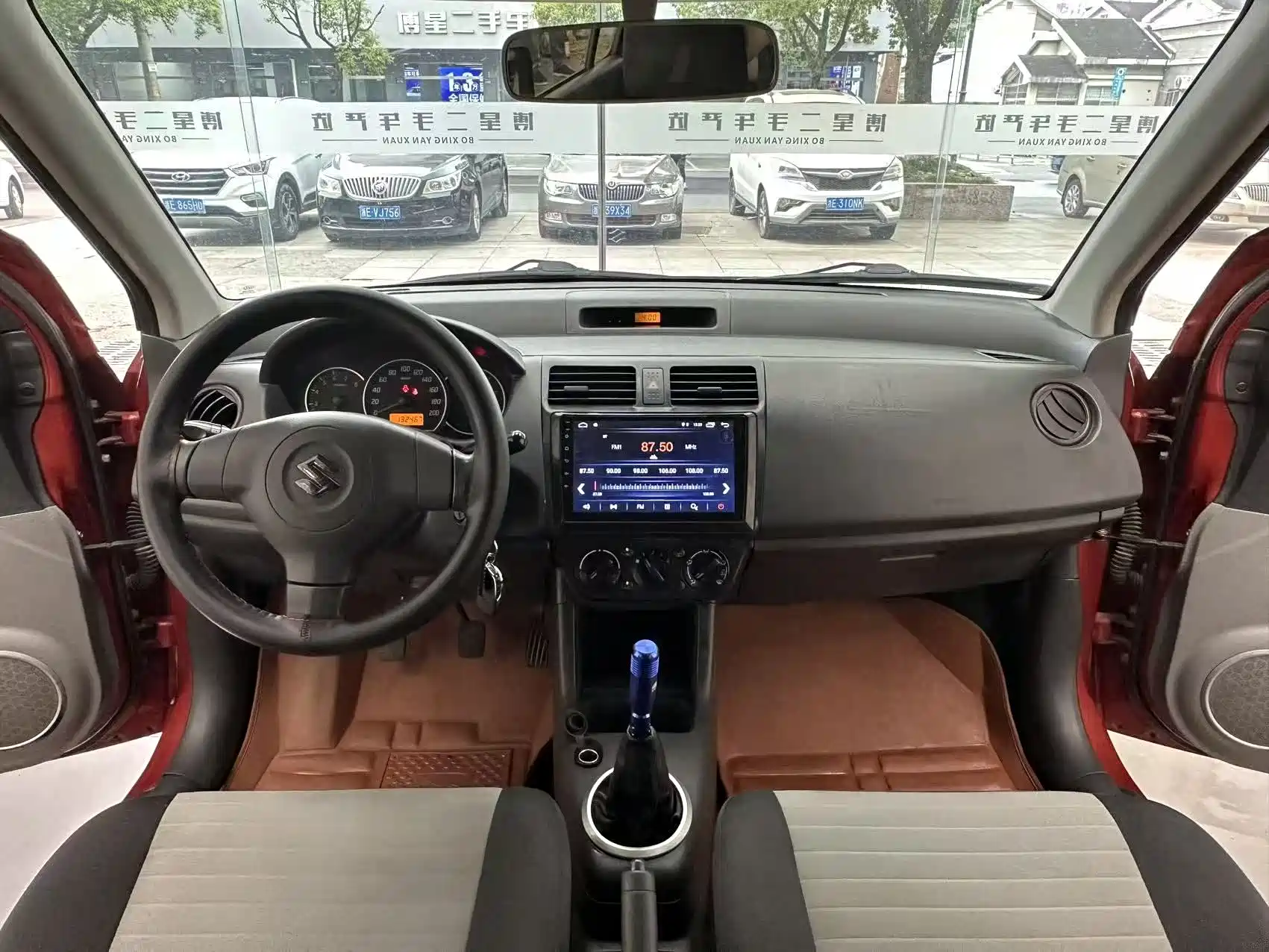 Фото 5 - Suzuki Swift