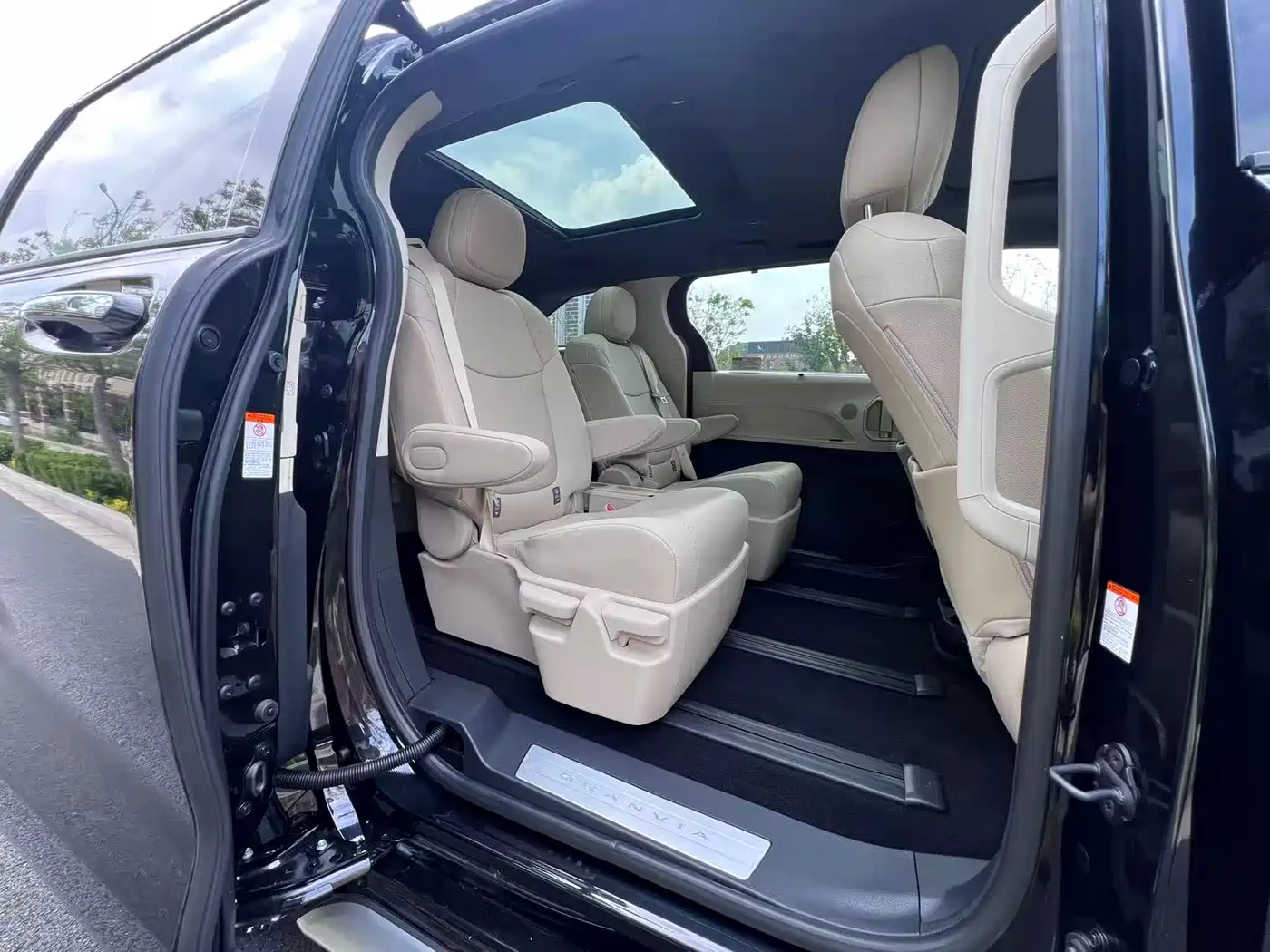 Toyota Granvia 2024 2.5L Hybrid Premium PLUS фото 10