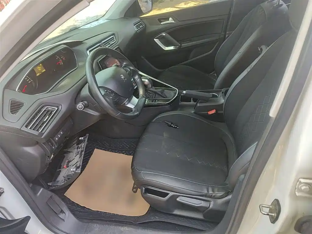 Peugeot 308 2016 1.6L Automatic Luxury фото 15