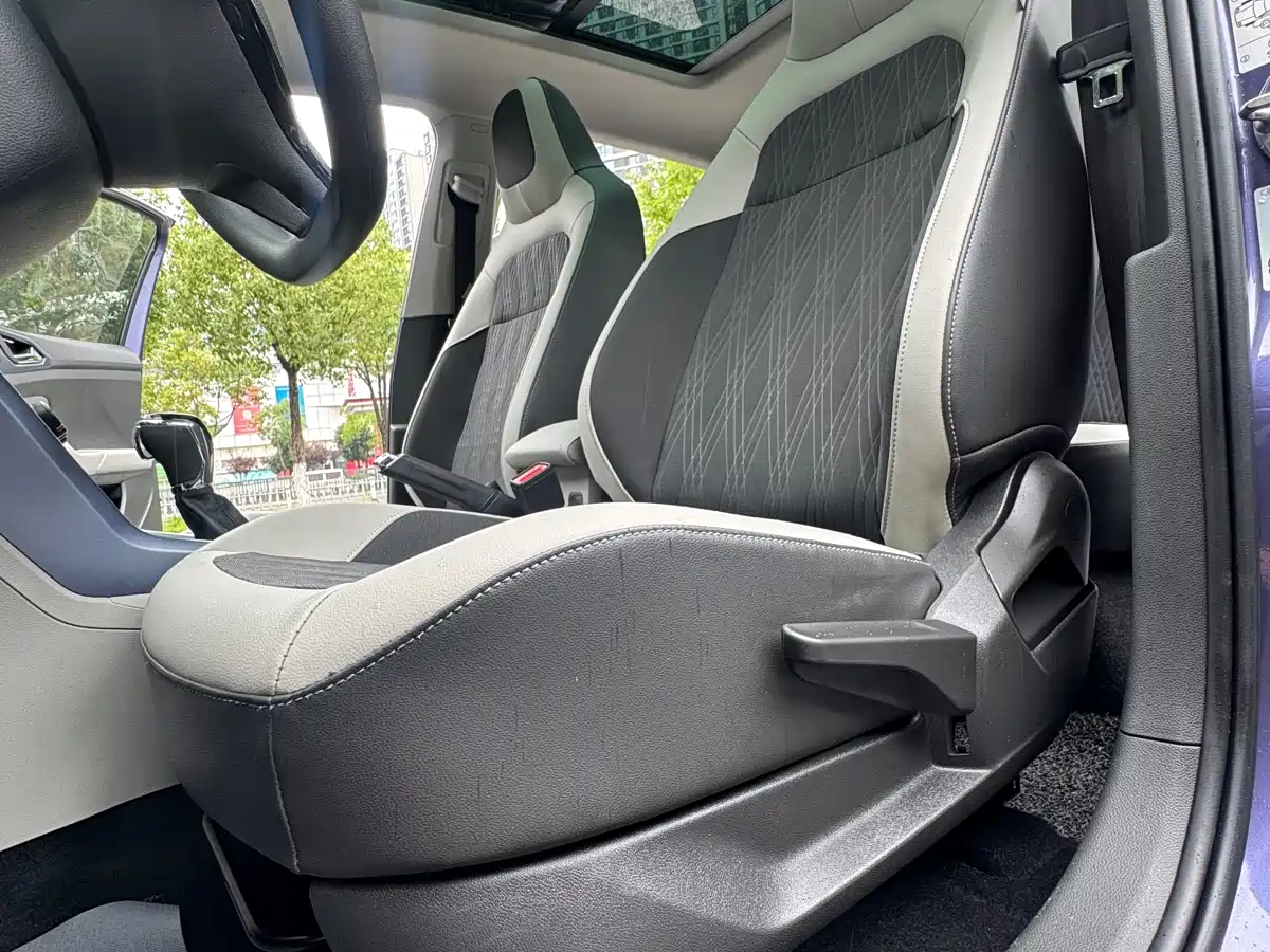 Volkswagen T-Cross 2019 1.5L Automatic Comfort Edition фото 13