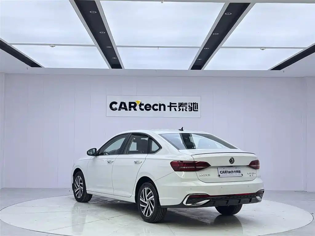 Volkswagen Lavida 2024 Model 300TSI DSG Starlight Leading Edition фото 3