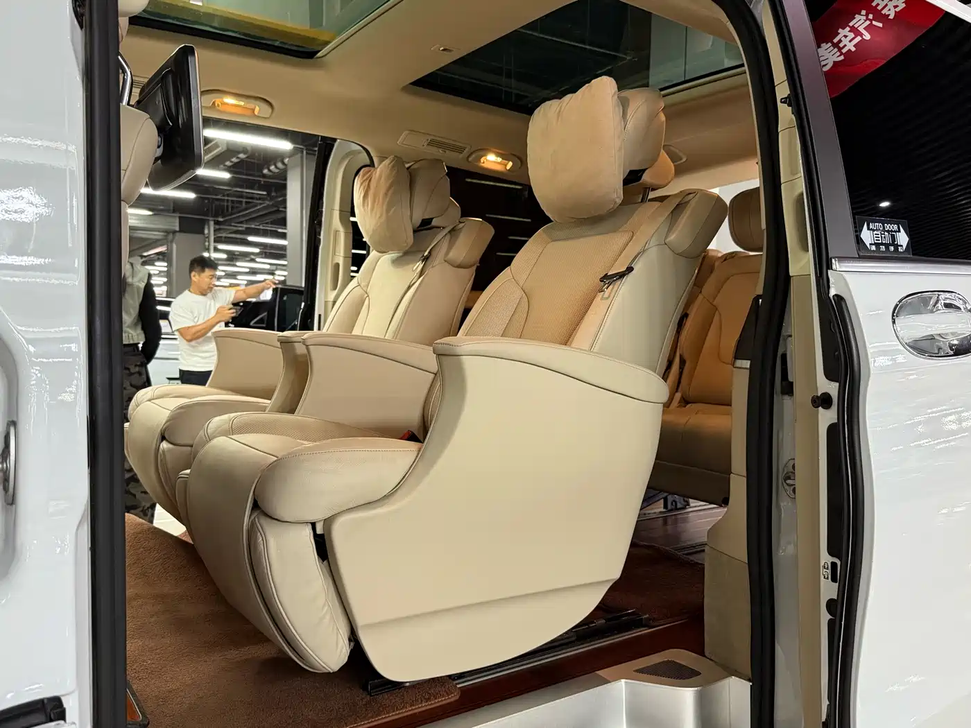 Mercedes-Benz V-Class 2018 V 260 Premium Edition China VI фото 14