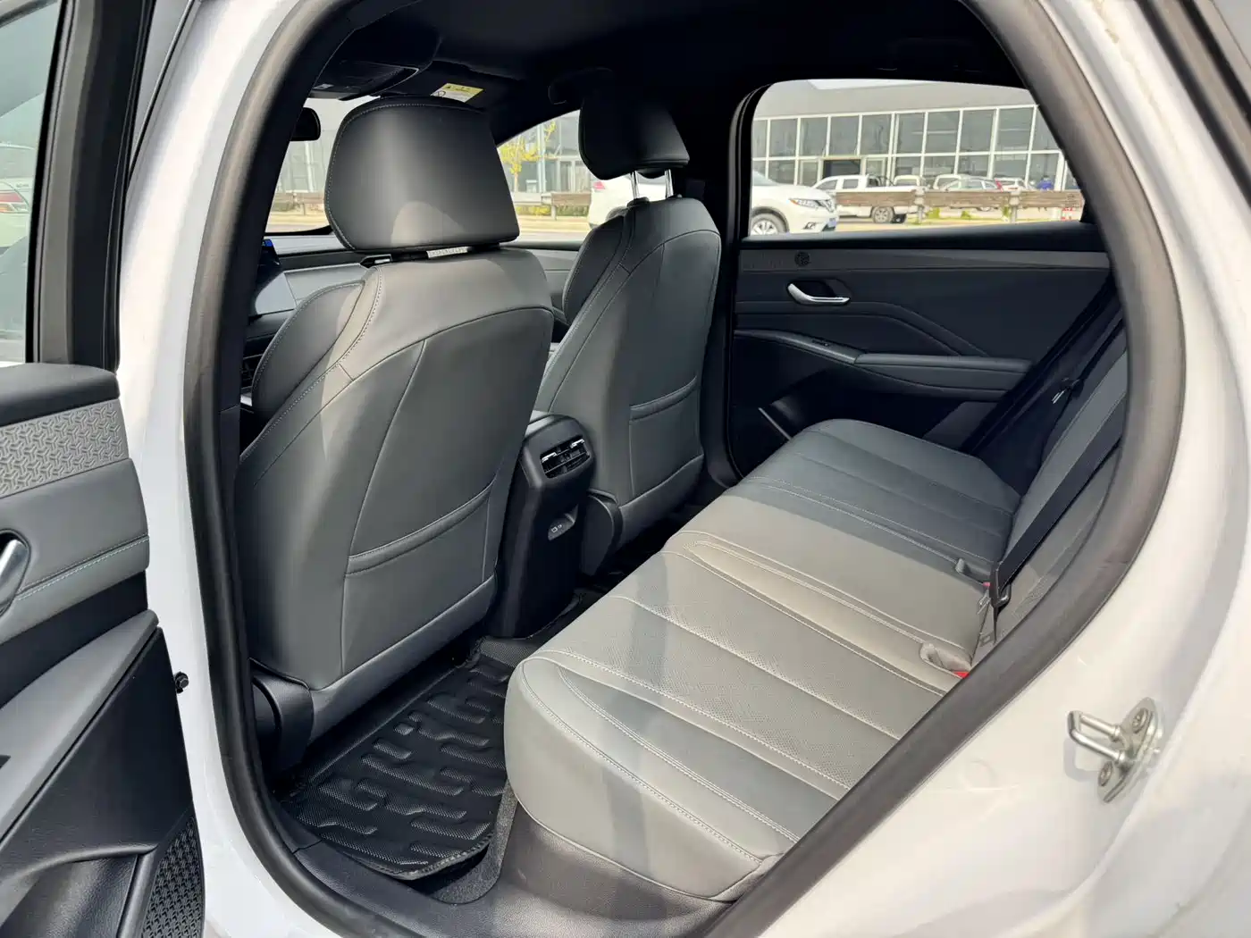 BYD Qin PLUS 2026 DM-i 128KM Progressive фото 6