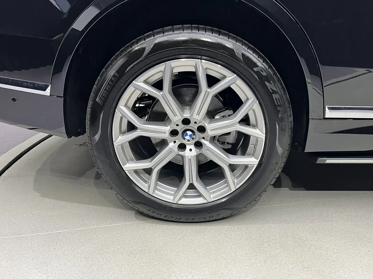 Фото 16 - BMW X7
