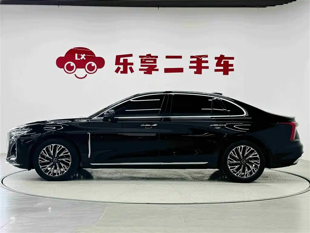 Hongqi H5 2025 2.0T Automatic Flag Celebration 500,000 Units Anniversary Edition фото 2