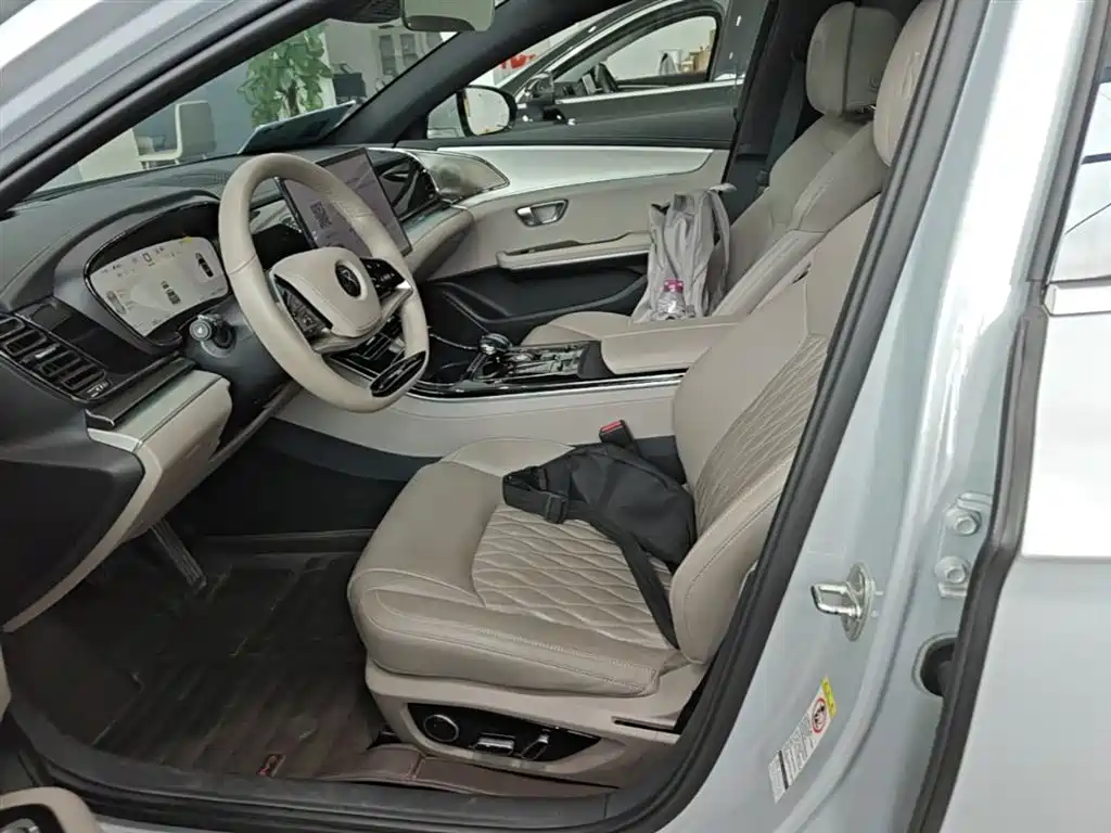 BYD Han 2025 DM-i 125KM Honor фото 15