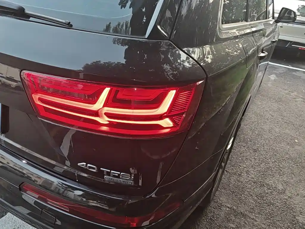 Фото 8 - Audi Q7