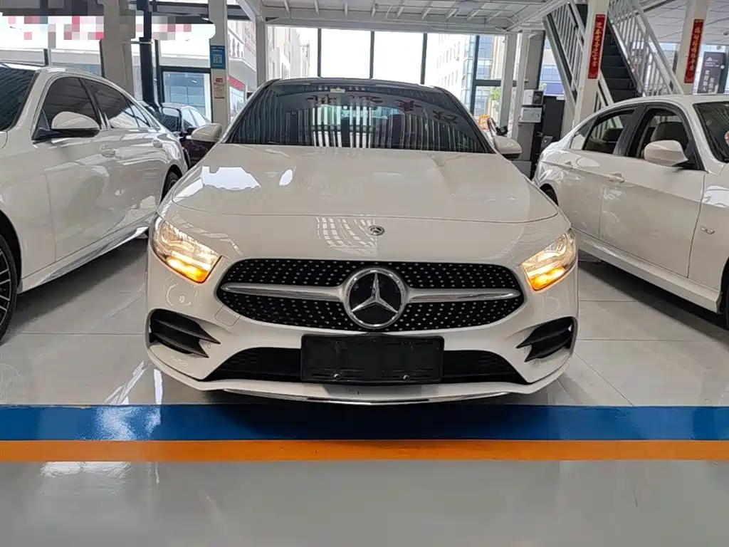 Mercedes-Benz A-Class 2020 A 180 L Sport Sedan фото 3