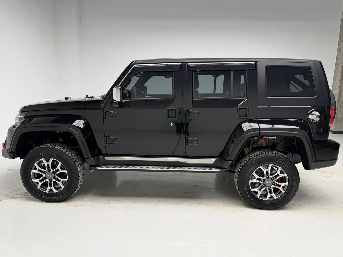 BAIC ORV Beijing Offroad BJ40 2023 2.0T Auto 4WD Urban Hunter Knight Edition фото 9