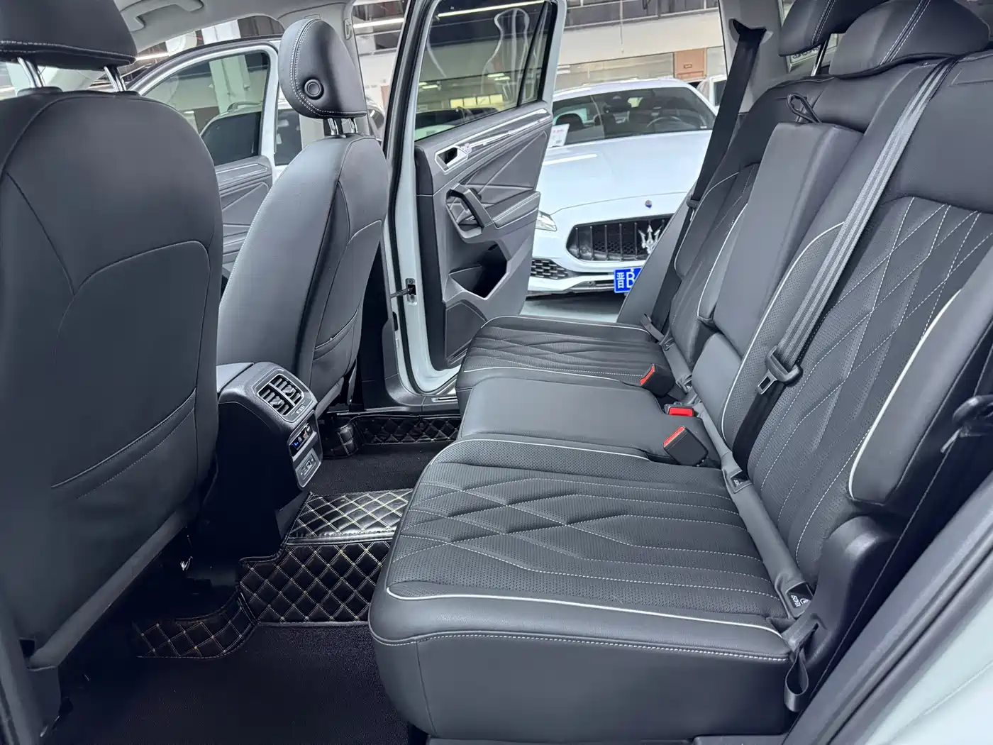 Volkswagen Tiguan L 2023 330TSI Auto 2WD R-Line Premium Edition фото 15