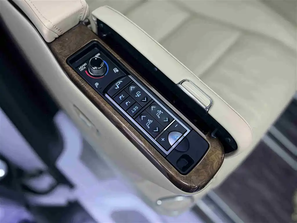 Toyota Alphard 2015 3.5L Premium Edition фото 14