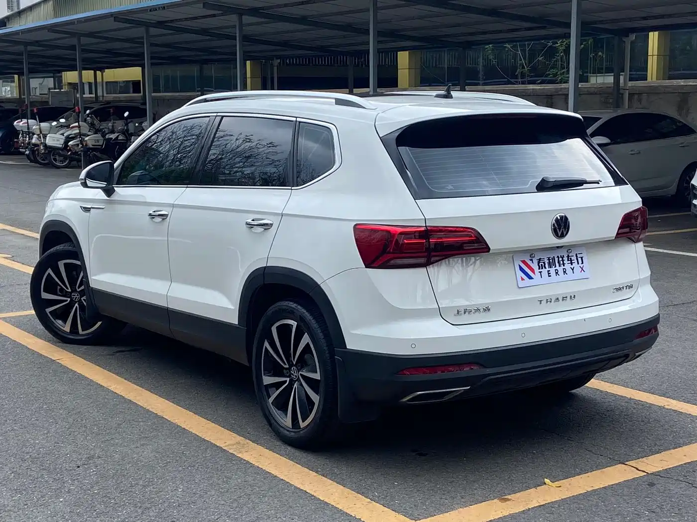 Volkswagen Tharu 2022 280TSI FWD Luxury Edition фото 6