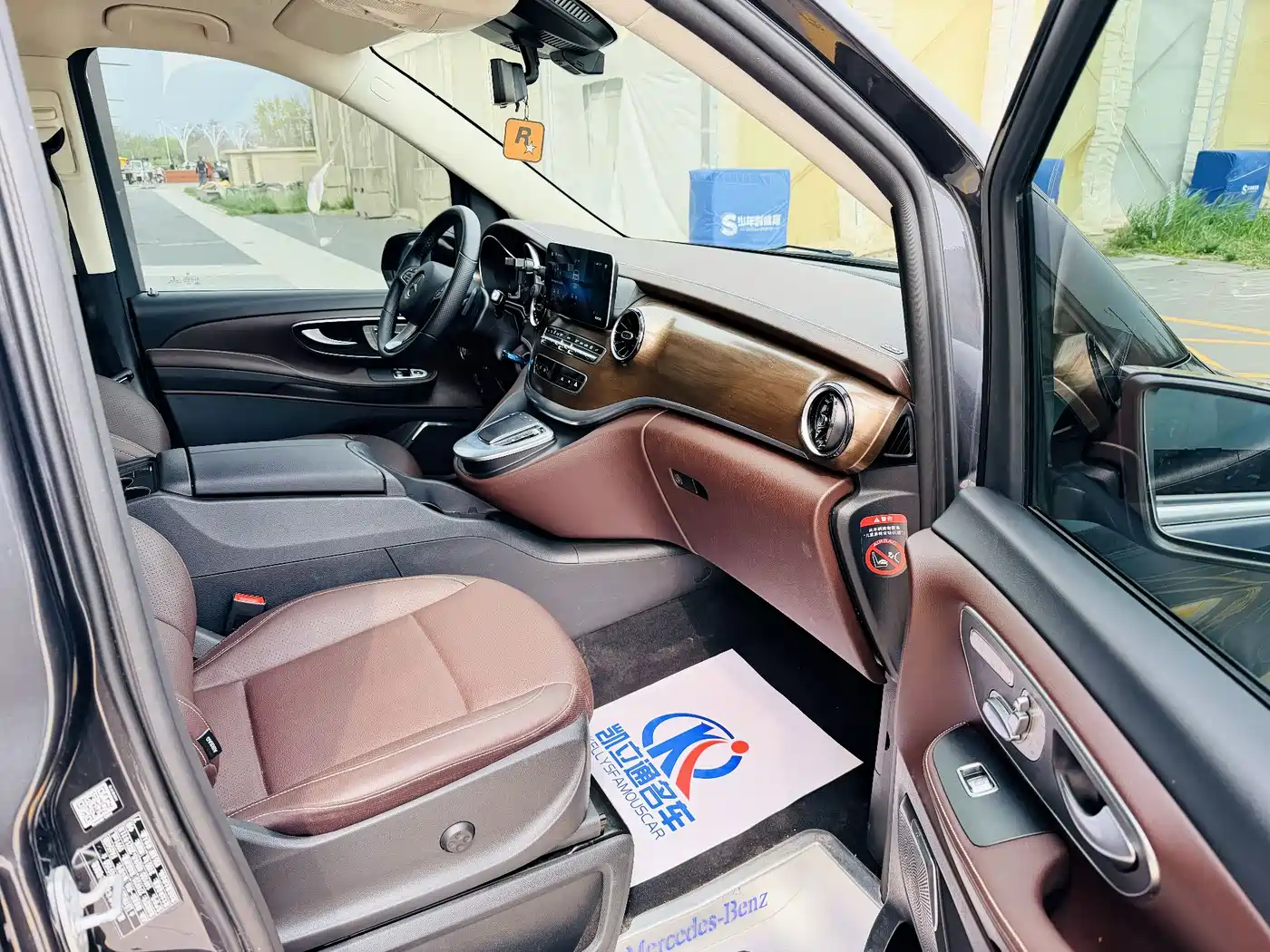 Mercedes-Benz V-Class 2021 V 260 L Long Wheelbase Luxury Edition фото 10