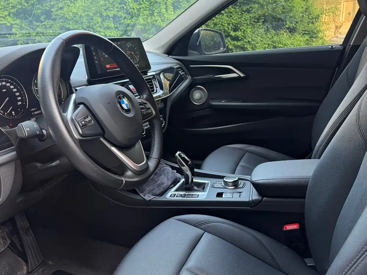 BMW 1 Series 2023 120i M Sport фото 7