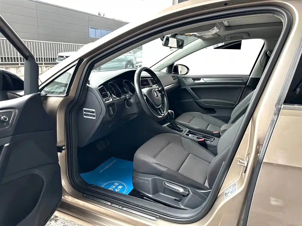 Volkswagen Golf 2017 230TSI Auto Comfort Millionth Anniversary Edition фото 29