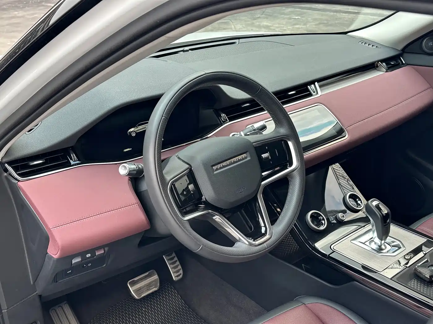 Land Rover Range Rover Evoque 2022 Facelift Range Rover Evoque L 249PS R-Dynamic Luxury фото 4