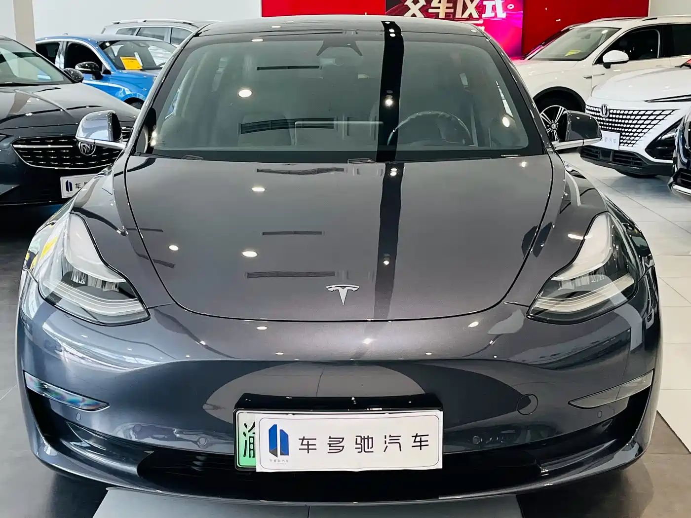 TESLA MODEL 3
