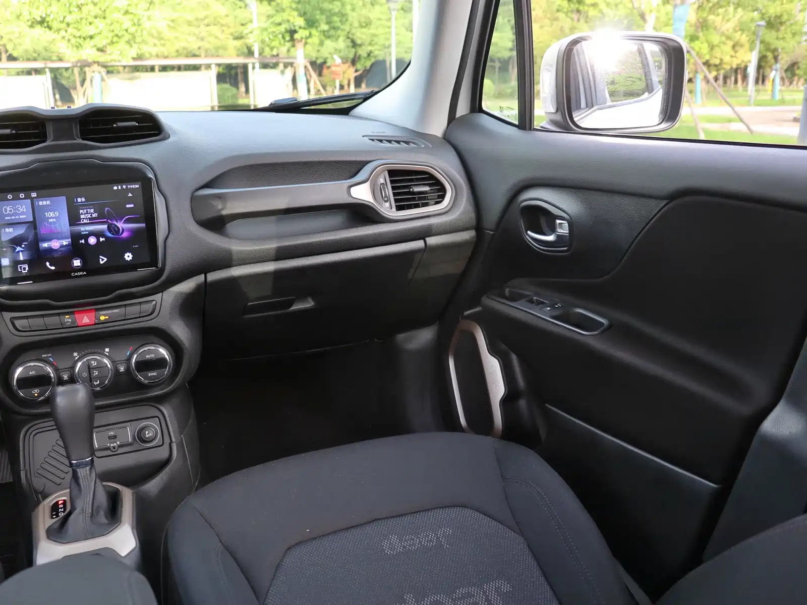 صورة 19 - Jeep Renegade