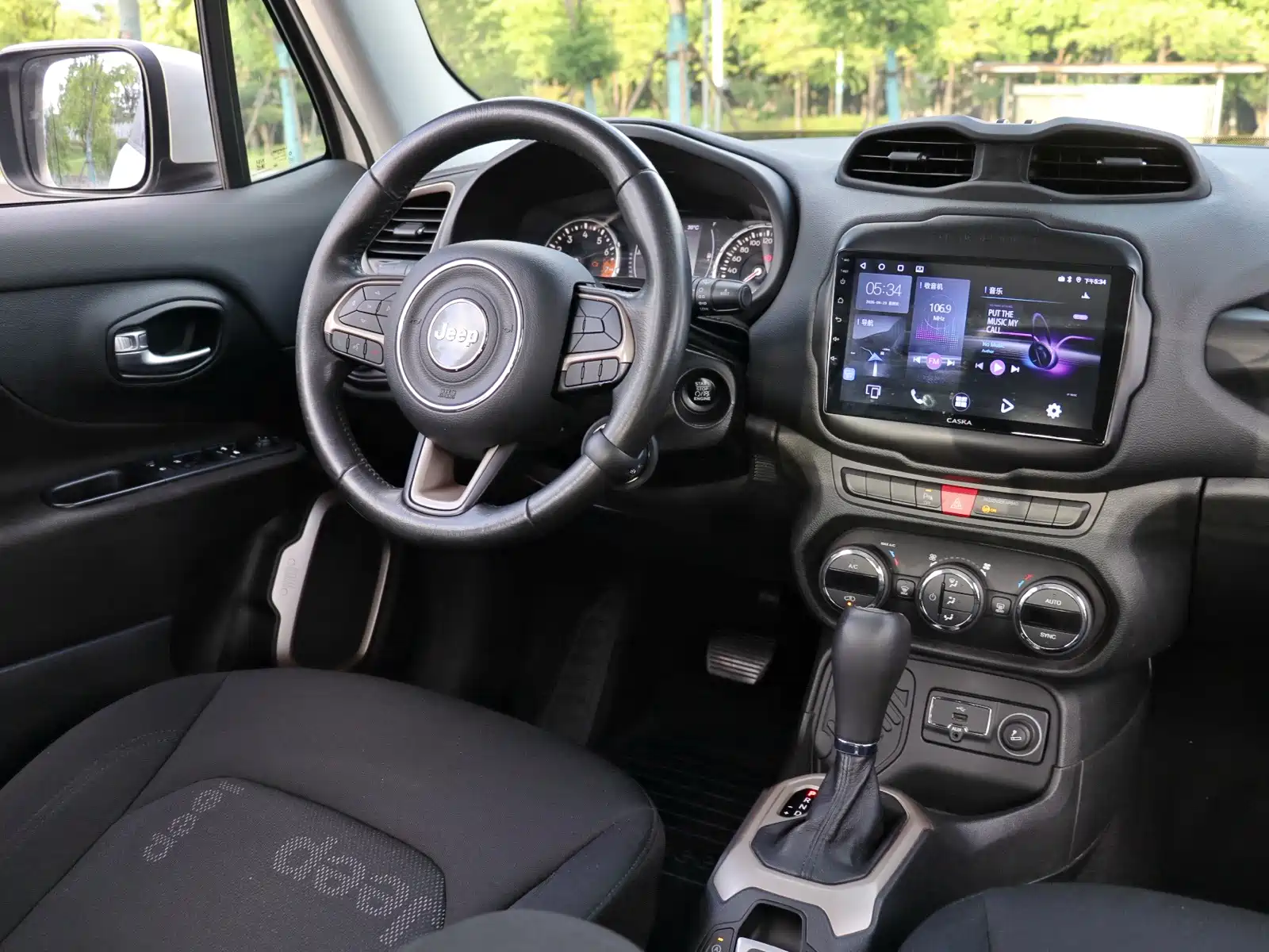 صورة 17 - Jeep Renegade