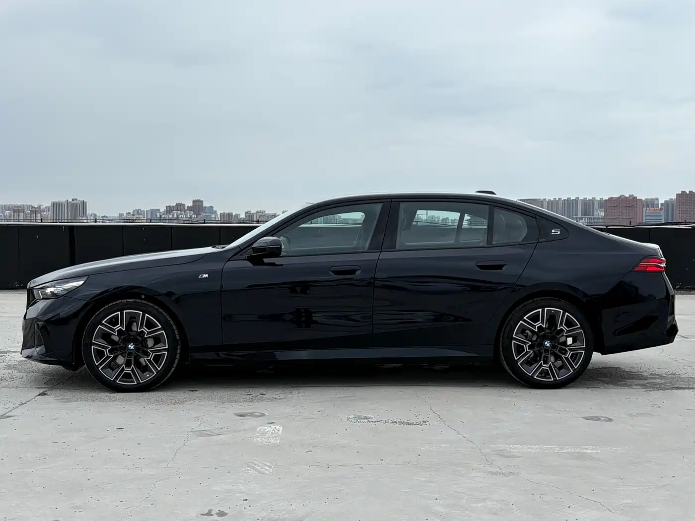 BMW 5 Series 2025 530Li Premium M Sport Package фото 25