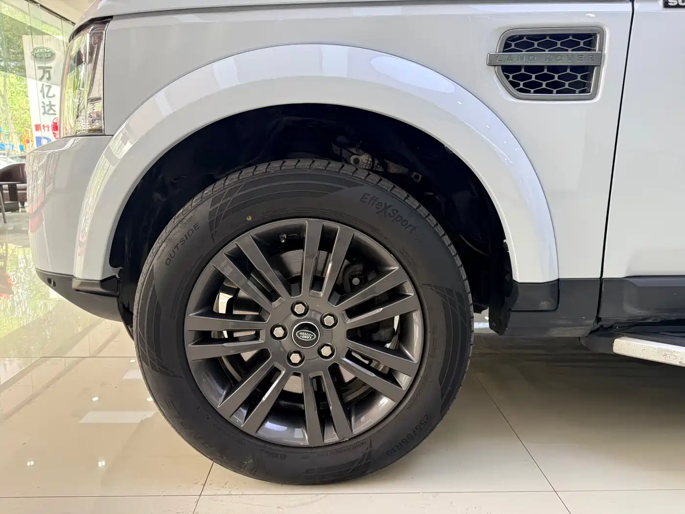 Land Rover Discovery 2016 3.0 SC V6 SE фото 19