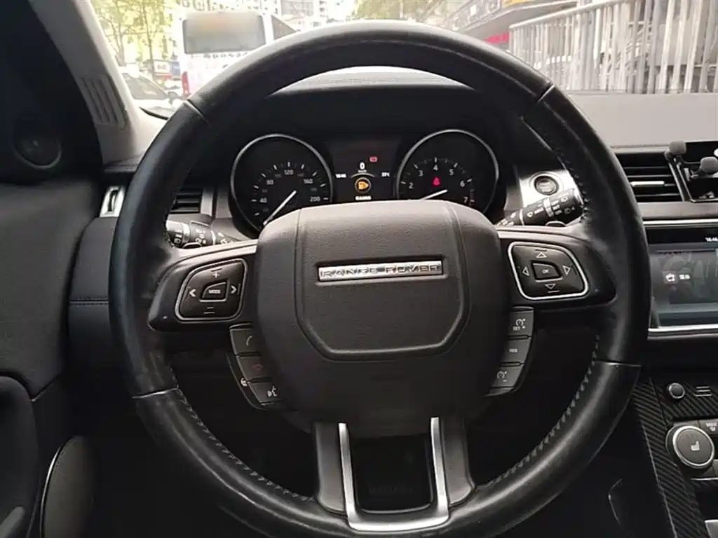 Land Rover Range Rover Evoque 2017 2.0T SE Smart Shine Edition фото 11