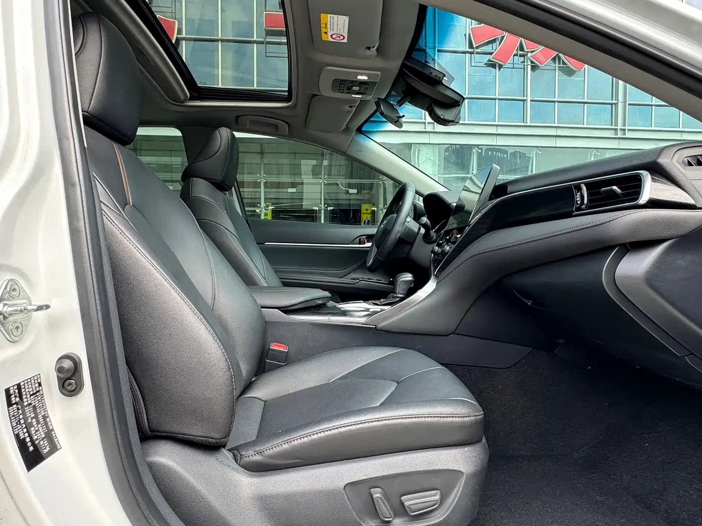 Toyota Camry 2021 2.0G Luxury Edition фото 16