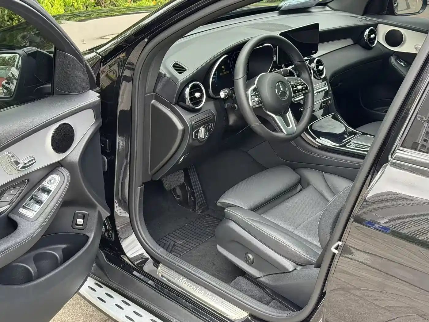 Mercedes-Benz GLC Coupe 2020 GLC 260 4MATIC Coupe SUV фото 4