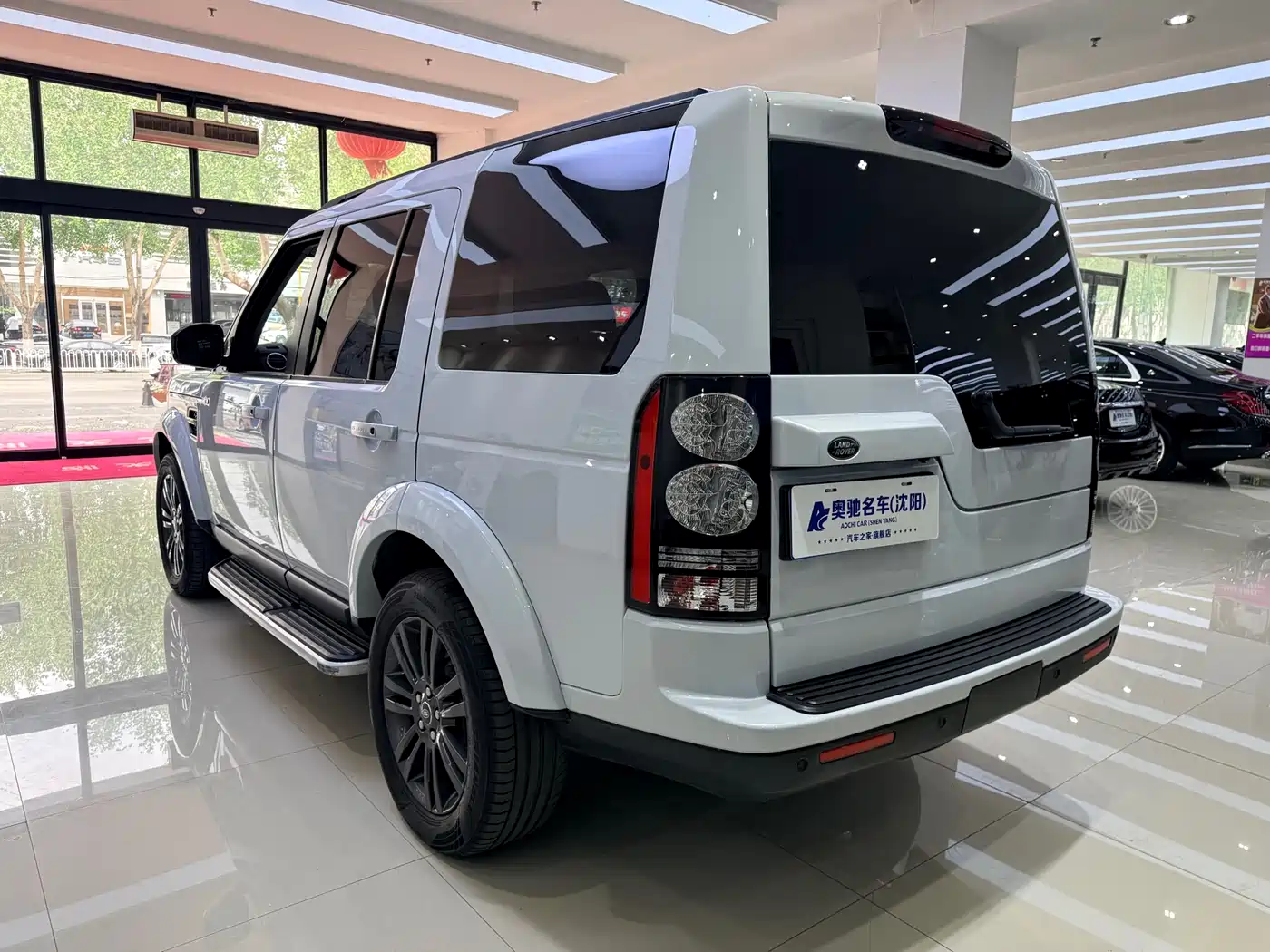 Land Rover Discovery 2016 3.0 SC V6 SE фото 4