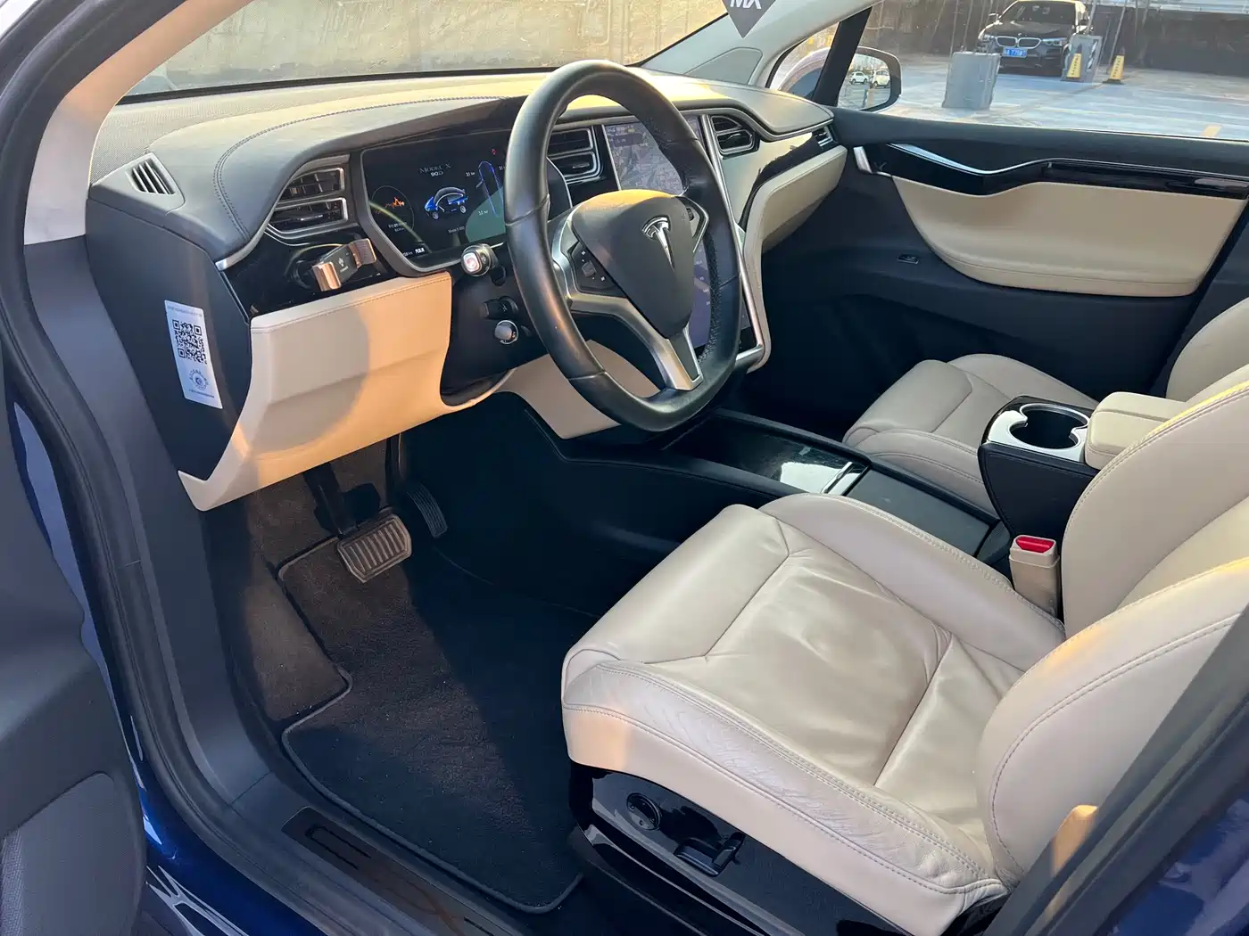 TESLA MODEL X