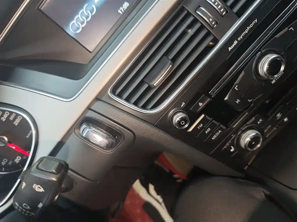 Audi A4L 2015 35 TFSI Auto Comfort фото 9