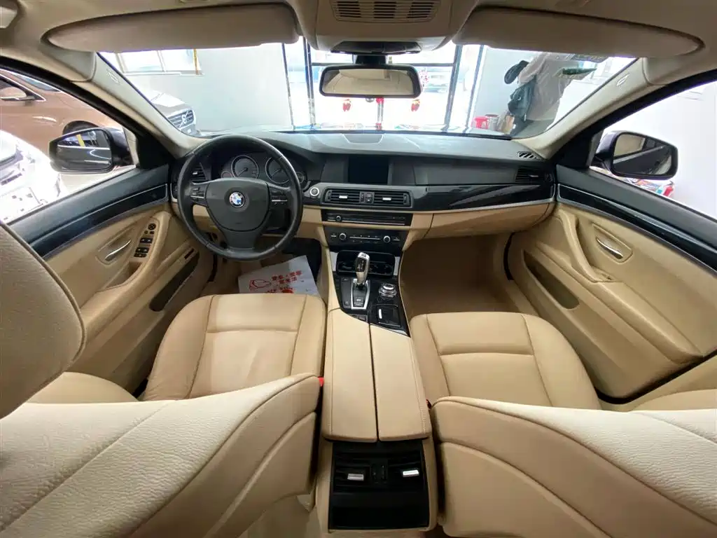 BMW 5 Series 2012 523Li Leadership фото 8