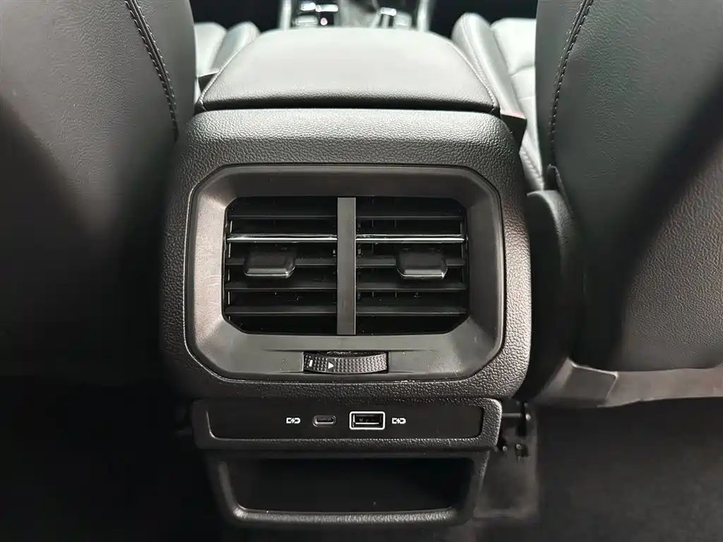 Volkswagen Tharu 2022 280TSI FWD Luxury Edition фото 17