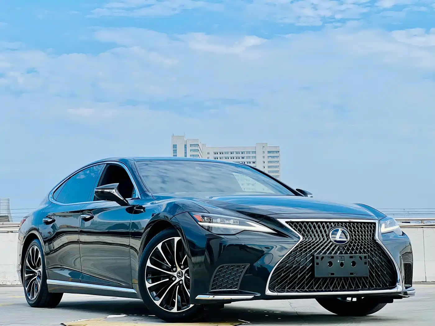 Lexus LS 2021 500h Executive Edition фото 3