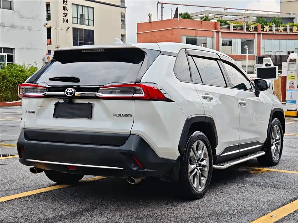 Toyota Wildlander 2022 2.0L CVT FWD Luxury PLUS Edition фото 5