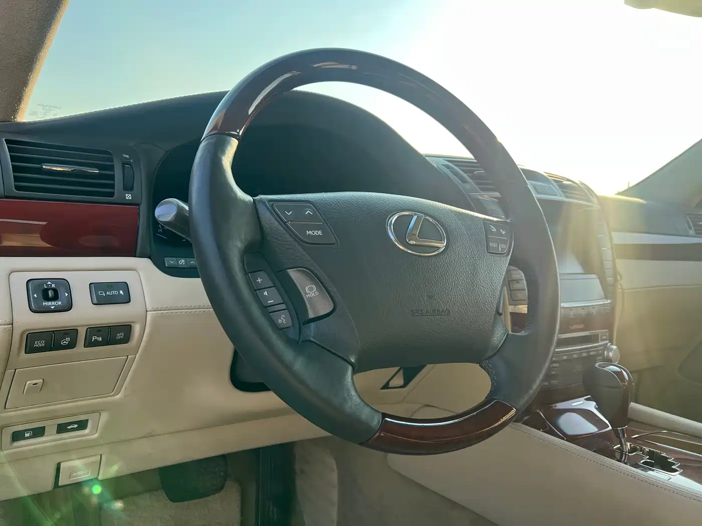 Фото 14 - Lexus LS