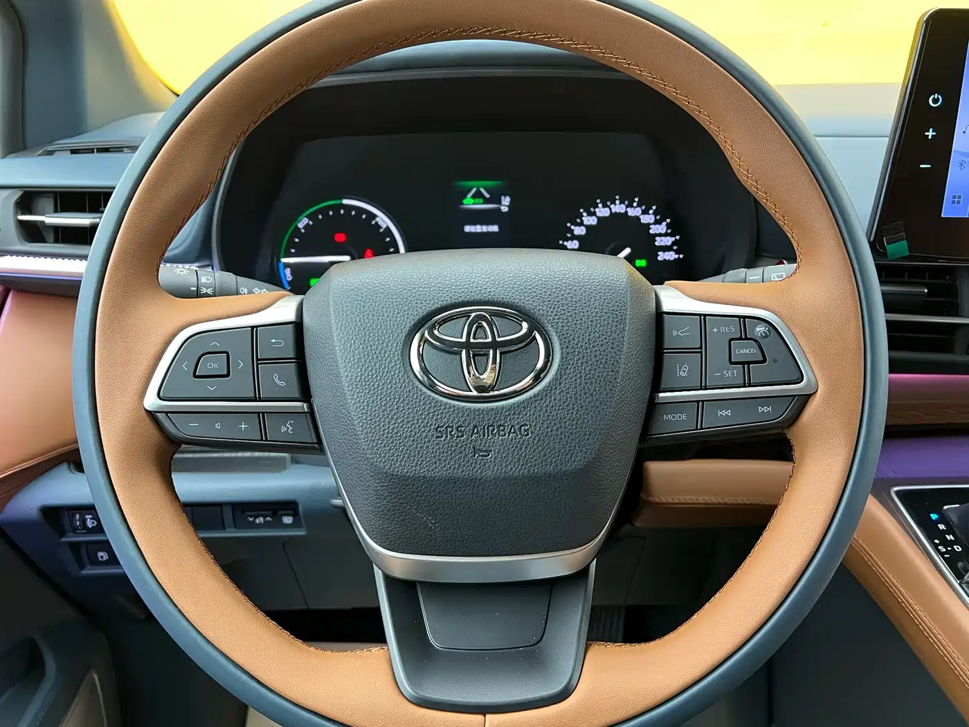 Toyota Granvia 2024 2.5L Hybrid Comfort фото 12