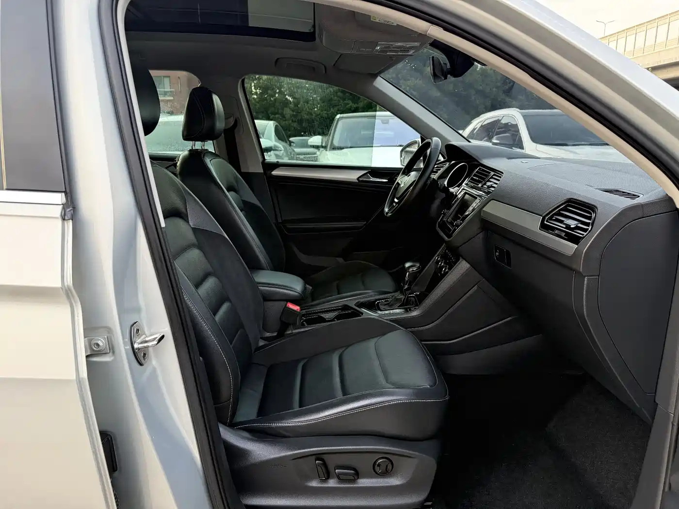 Volkswagen Tiguan L 2017 330TSI Automatic 2WD Luxury Edition фото 5