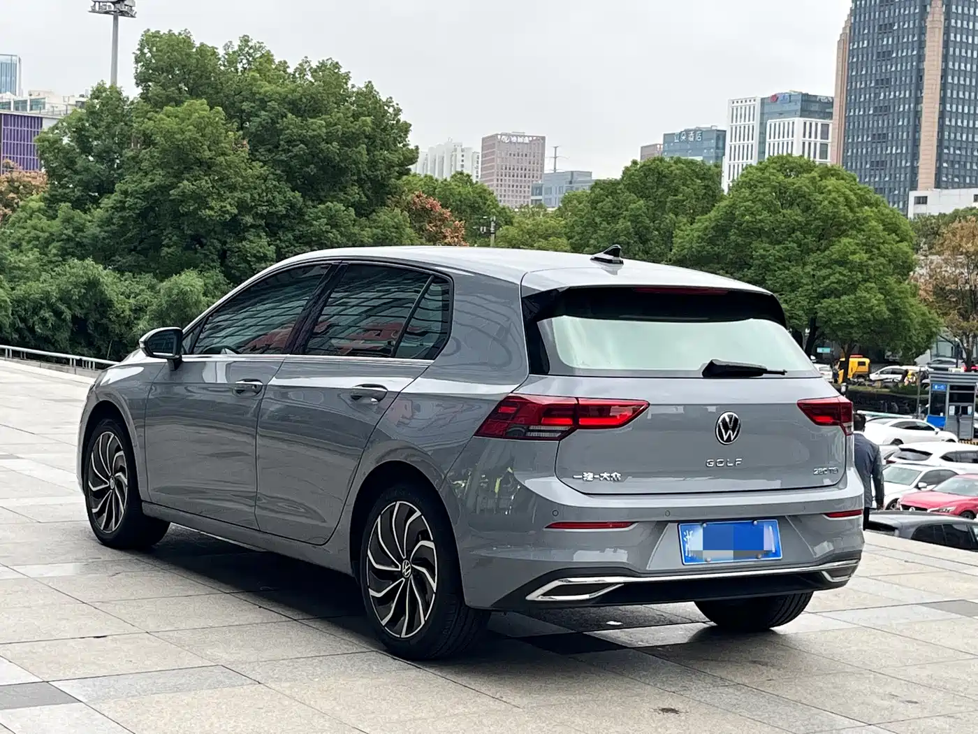 VOLKSWAGEN GOLF