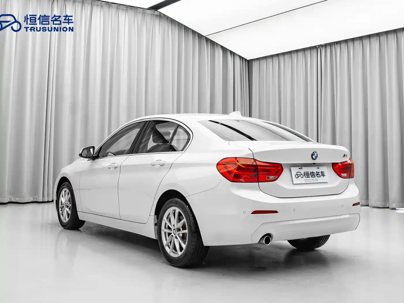 BMW 1 Series 2017 118i Fashion фото 6