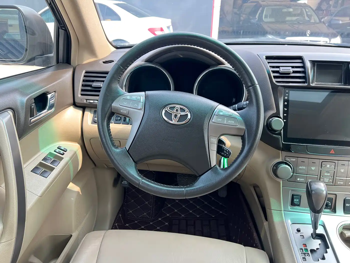 Toyota Highlander 2011 2.7L 2WD 7-seat Luxury Navigation фото 13