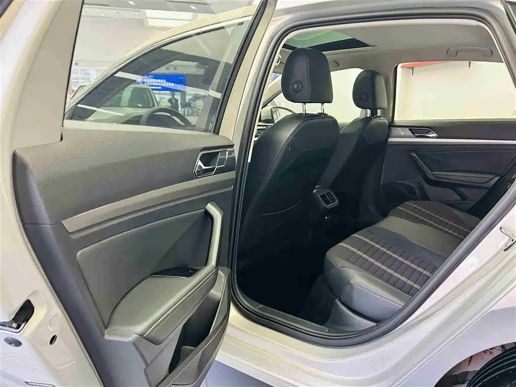 Volkswagen Lavida 2022 1.5L Auto Vision Edition фото 23