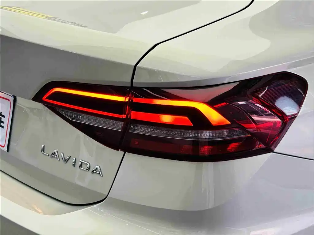 Volkswagen Lavida 2022 1.5L Auto Vision Edition фото 12