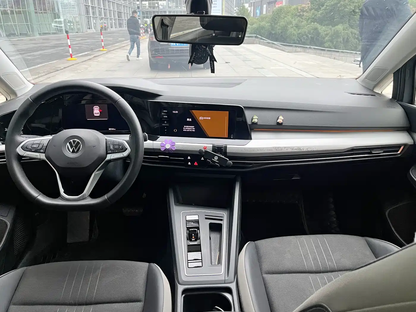 VOLKSWAGEN GOLF