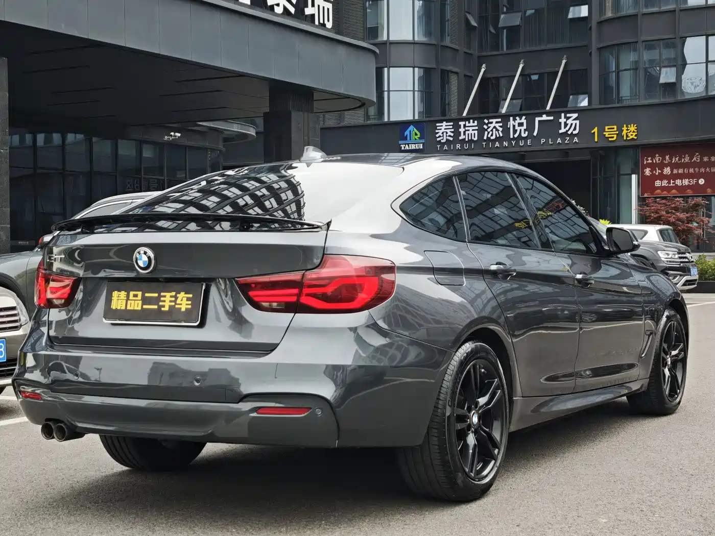 BMW 3 Series GT 2019 320i M Sport Black Night Edition фото 4