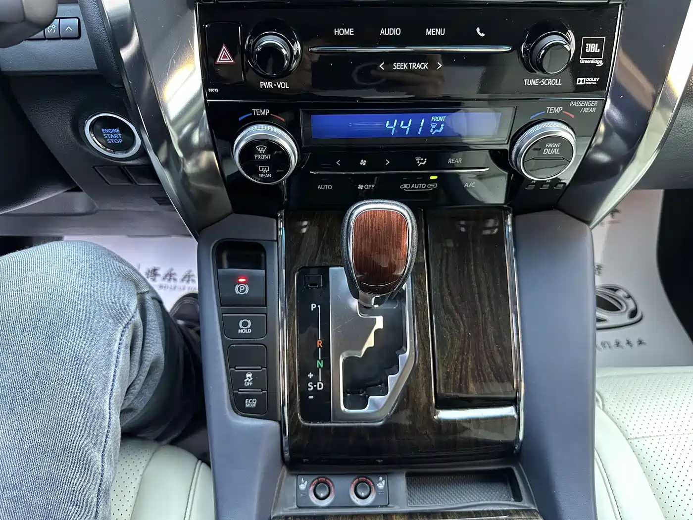 Toyota Alphard 2018 3.5L Luxury фото 9