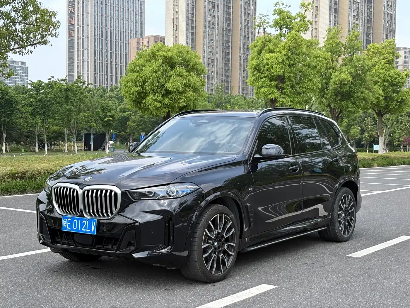 BMW X5 2023 xDrive 40Li M Sport Black Night Package